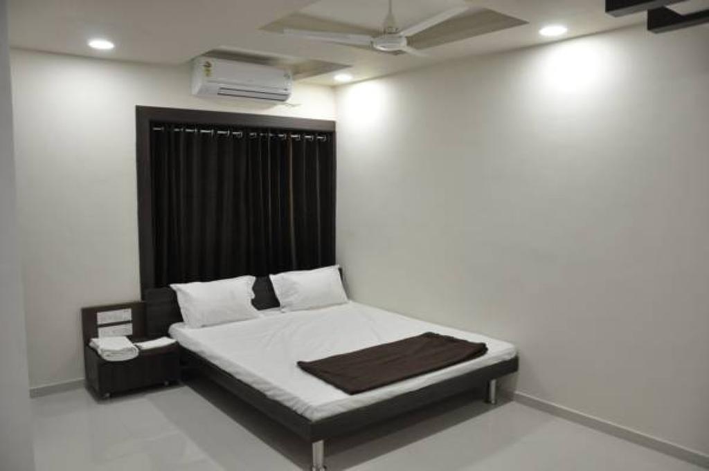 Shivdhara Hotel & Residence Rajkot Exterior photo